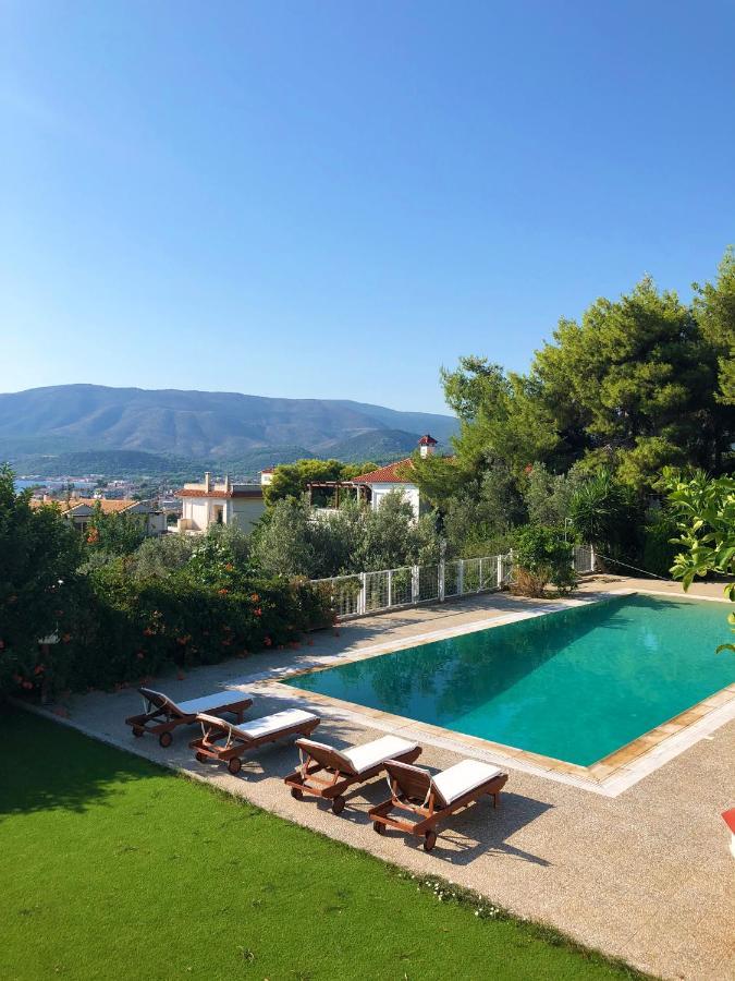 Villa The House Of Gratitude - Poolside Retreat à Loutra Elenis Extérieur photo