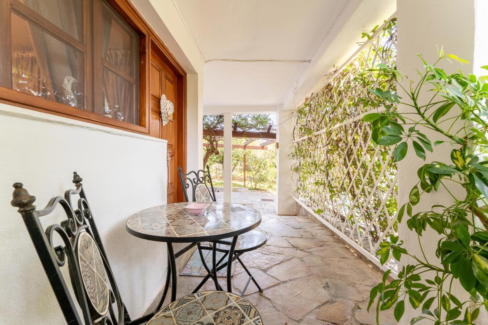 Villa The House Of Gratitude - Poolside Retreat à Loutra Elenis Extérieur photo