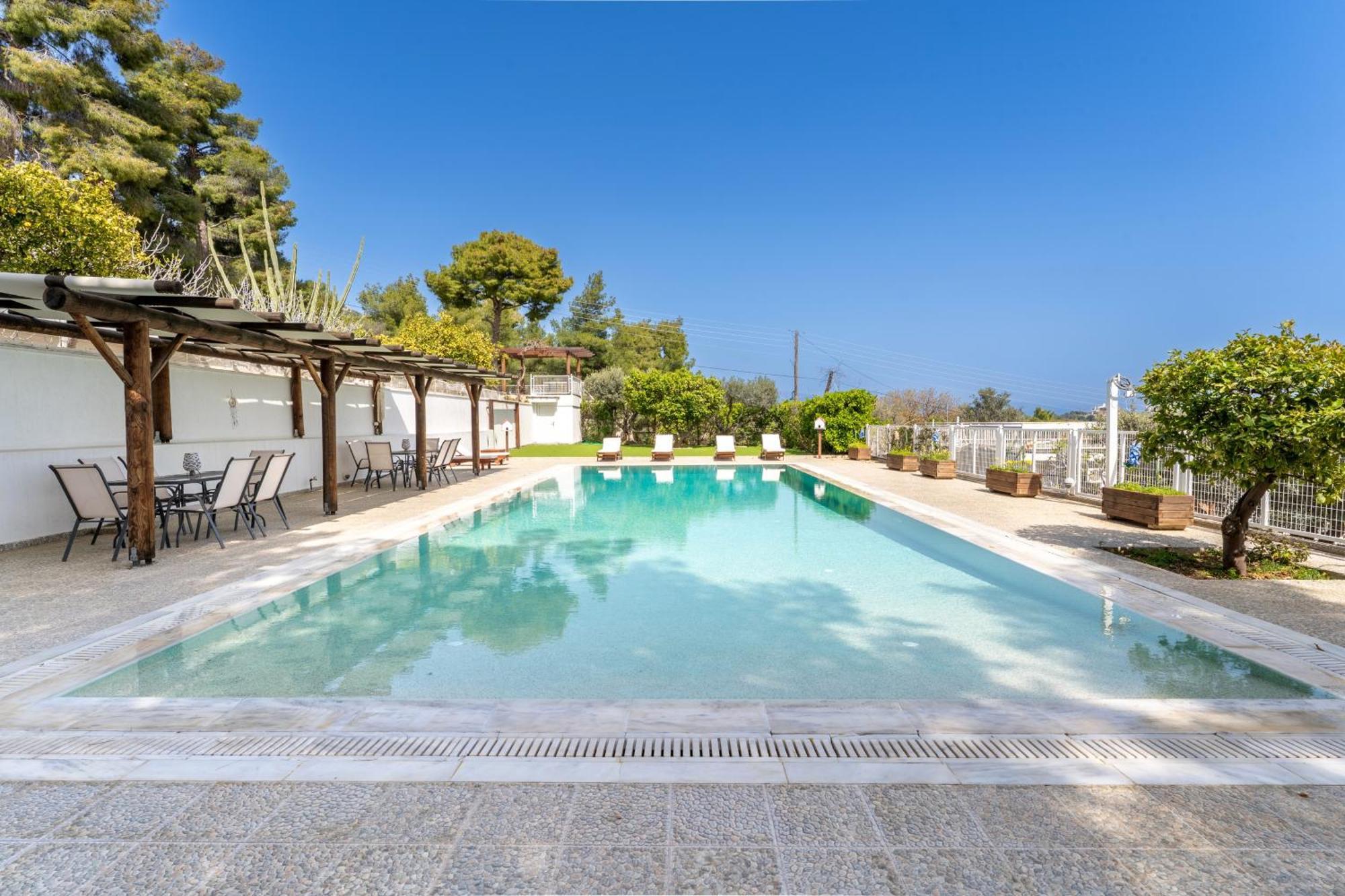 Villa The House Of Gratitude - Poolside Retreat à Loutra Elenis Extérieur photo