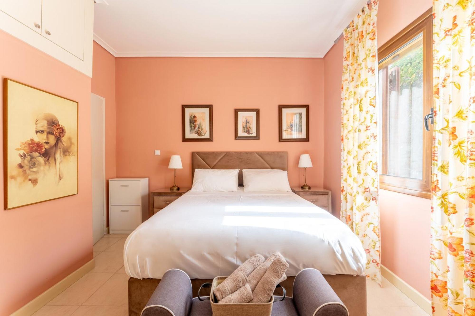 Villa The House Of Gratitude - Poolside Retreat à Loutra Elenis Extérieur photo
