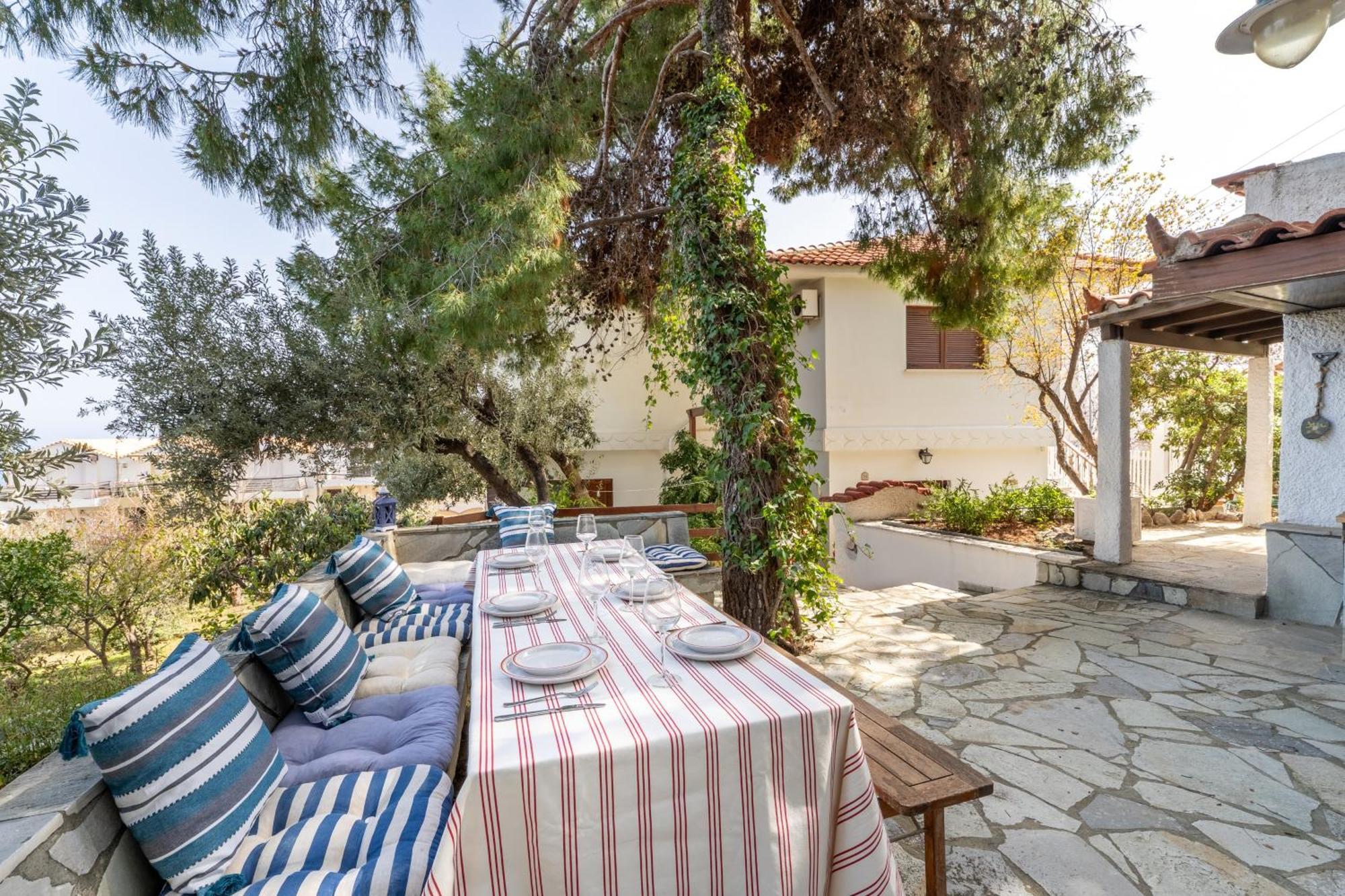 Villa The House Of Gratitude - Poolside Retreat à Loutra Elenis Extérieur photo